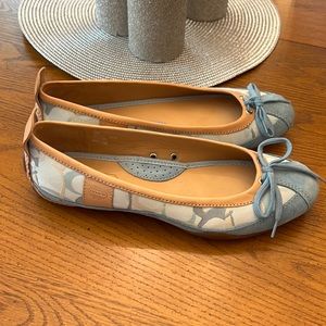 Gorgeous Coach Signature Flats NWOT